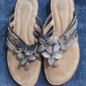 Clarks Women's Tan and Black Floral Sandals